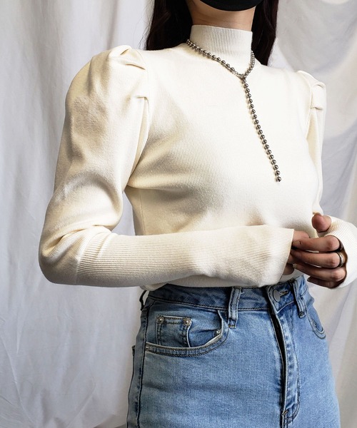 me+em select(ミームセレクト)の「ハイネックタックパフスリーブ指穴ニットトップス(ニット/セーター・レディース・ブラック/ベージュ/レッド・FREE)」の16枚目の写真