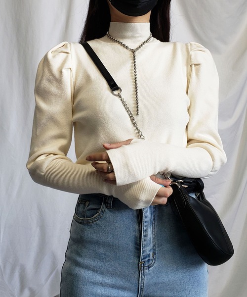 me+em select(ミームセレクト)の「ハイネックタックパフスリーブ指穴ニットトップス(ニット/セーター・レディース・ブラック/ベージュ/レッド・FREE)」の14枚目の写真