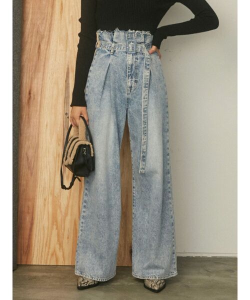 EMODA(エモダ)の「タックハイウエストルーズジーンズ(デニムパンツ・レディース・ライトブルー/ブラック・SMALL/MEDIUM)」の3枚目の写真