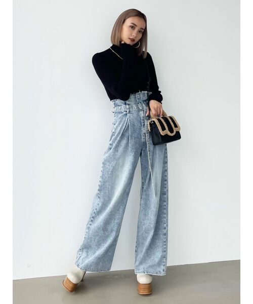 EMODA(エモダ)の「タックハイウエストルーズジーンズ(デニムパンツ・レディース・ライトブルー/ブラック・SMALL/MEDIUM)」の4枚目の写真