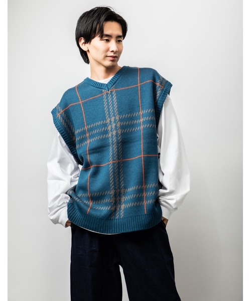 Beno（ビーノ）の「Wジャガード 大柄アソート オーバーシルエット ニットベスト（ベスト・メンズ・ブラック/ブルー/グリーン/マスタード/ホワイト×ブラック/グレイッシュベージュ・M/L）」の5枚目の写真