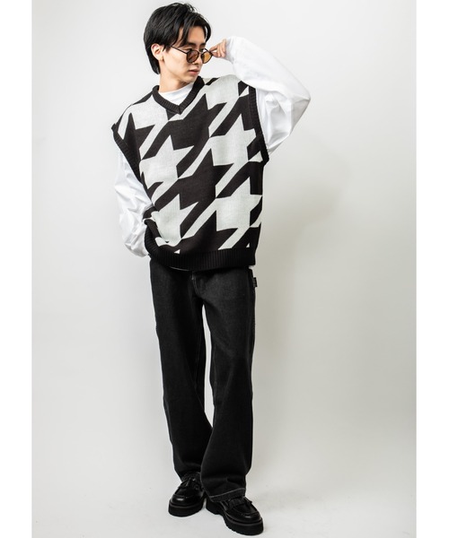 Beno（ビーノ）の「Wジャガード 大柄アソート オーバーシルエット ニットベスト（ベスト・メンズ・ブラック/ブルー/グリーン/マスタード/ホワイト×ブラック/グレイッシュベージュ・M/L）」の8枚目の写真