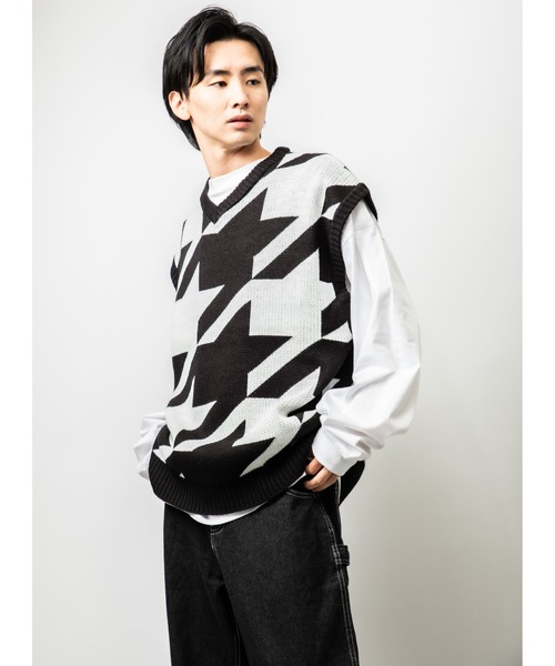 Beno（ビーノ）の「Wジャガード 大柄アソート オーバーシルエット ニットベスト（ベスト・メンズ・ブラック/ブルー/グリーン/マスタード/ホワイト×ブラック/グレイッシュベージュ・M/L）」の9枚目の写真