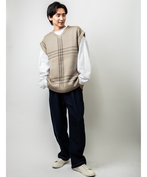 Beno（ビーノ）の「Wジャガード 大柄アソート オーバーシルエット ニットベスト（ベスト・メンズ・ブラック/ブルー/グリーン/マスタード/ホワイト×ブラック/グレイッシュベージュ・M/L）」の17枚目の写真