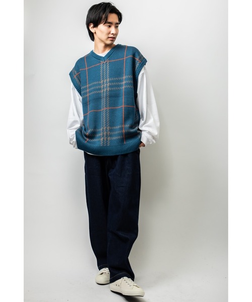 Beno（ビーノ）の「Wジャガード 大柄アソート オーバーシルエット ニットベスト（ベスト・メンズ・ブラック/ブルー/グリーン/マスタード/ホワイト×ブラック/グレイッシュベージュ・M/L）」の21枚目の写真