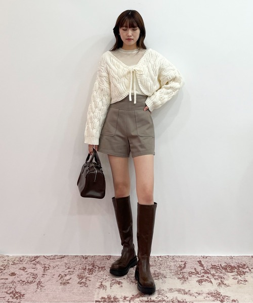 EPIMI E'PIMMY(エピミエピミー)の「ケーブルクロップドボレロカーデ(カーディガン/ボレロ・レディース・ベージュ/モカ/オフホワイト/ブラック・MEDIUM)」の6枚目の写真