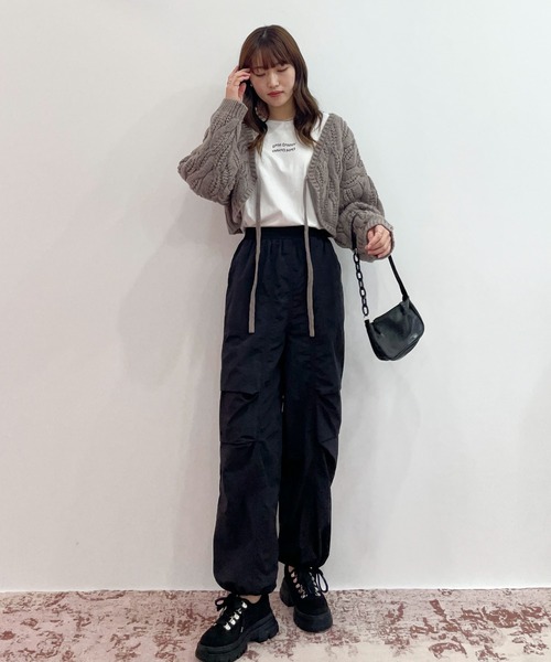 EPIMI E'PIMMY(エピミエピミー)の「ケーブルクロップドボレロカーデ(カーディガン/ボレロ・レディース・ベージュ/モカ/オフホワイト/ブラック・MEDIUM)」の11枚目の写真