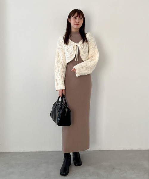 EPIMI E'PIMMY(エピミエピミー)の「ケーブルクロップドボレロカーデ(カーディガン/ボレロ・レディース・ベージュ/モカ/オフホワイト/ブラック・MEDIUM)」の21枚目の写真