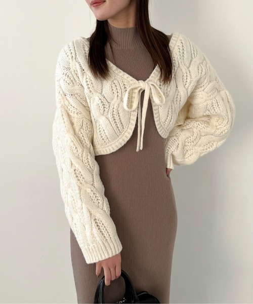 EPIMI E'PIMMY(エピミエピミー)の「ケーブルクロップドボレロカーデ(カーディガン/ボレロ・レディース・ベージュ/モカ/オフホワイト/ブラック・MEDIUM)」の20枚目の写真