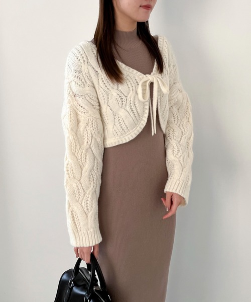 EPIMI E'PIMMY(エピミエピミー)の「ケーブルクロップドボレロカーデ(カーディガン/ボレロ・レディース・ベージュ/モカ/オフホワイト/ブラック・MEDIUM)」の18枚目の写真