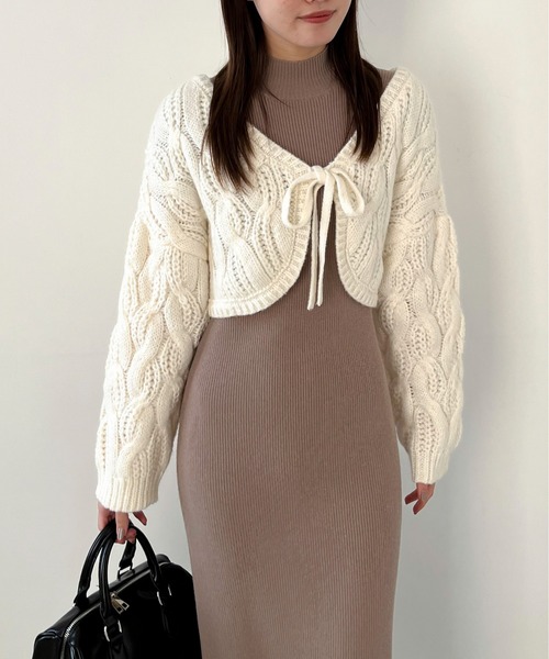 EPIMI E'PIMMY(エピミエピミー)の「ケーブルクロップドボレロカーデ(カーディガン/ボレロ・レディース・ベージュ/モカ/オフホワイト/ブラック・MEDIUM)」の19枚目の写真