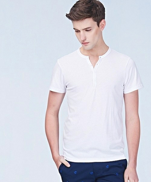 GIORDANO（ジョルダーノ）の「[GIORDANO]ﾍﾝﾘｰﾈｯｸ半袖Ｔシャツ（Tシャツ/カットソー・メンズ・ホワイト/ブラック/グレー/ブルー/ブルー系その他/インディゴブルー・MEDIUM/LARGE/SMALL/X-LARGE）」の2枚目の写真