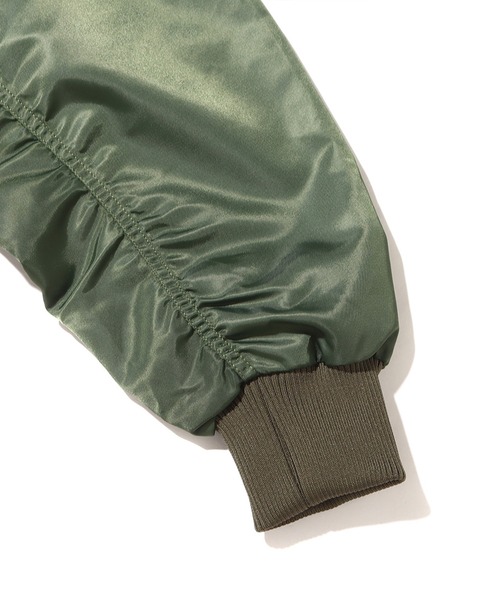 atmos pink(アトモスピンク)の「atmos pink デザインショート MA-1 / アトモスピンク デザインショート エムエーワン(MA-1・レディース・カーキ/ブラック・FREE)」の4枚目の写真