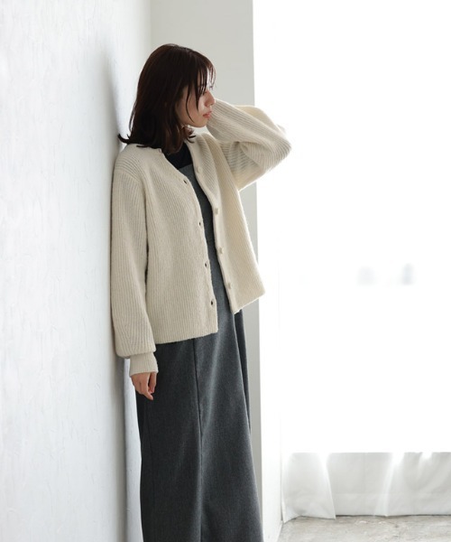 Pierrot(ピエロ)の「キーネックニットカーディガン(カーディガン/ボレロ・レディース・アイボリー/ラベンダー/ピンク・M/L)」の14枚目の写真