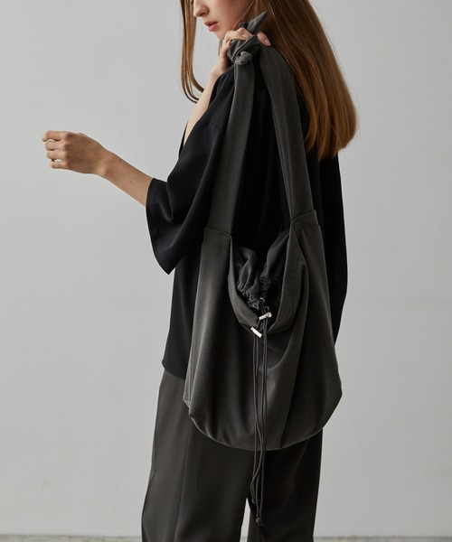 CIASENSE（シアセンス）の「2way drawcord shoulder bag/tote bag/ 2wayドローコード巾着ショルダーバッグ/結びトートバッグ（ショルダーバッグ・メンズ・チャコールグレー/ブラック/キナリ/ダークオリーブ/ライトグレー系・FREE）」の20枚目の写真