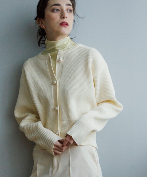 OPAQUE.CLIP（オペークドットクリップ）の「◆シアーハイネックカットソー（Tシャツ/カットソー・レディース・ブラック/ホワイト系/イエロー・36/40/38）」の8枚目の写真