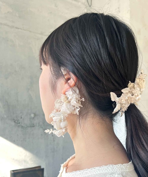 m.soeur(エムスール)の「ツルリーフとお花のイヤーカフ(イヤーカフ・レディース・ブラック/ホワイト/グリーン/ブルー・FREE)」の7枚目の写真