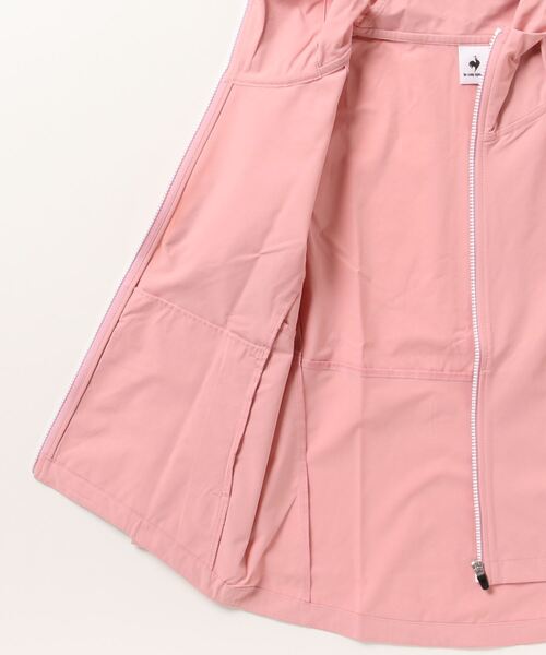 le coq sportif(ルコックスポルティフ)の「ルコックスポルティフ クロスジャケット(ナイロンジャケット・レディース・スモークピンク/ベージュ/ネイビー・XL/L/M/S)」の5枚目の写真