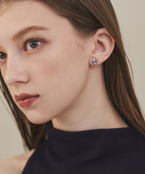 ciite' surgical stainless(シーテサージカルステンレス)の「【 金属アレルギー対応 】 ハートビジューピアス サージカルステンレス 316L(ピアス(両耳用)・レディース・シルバー/ゴールド・FREE)」の4枚目の写真