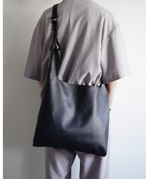 DEVICE(デバイス)の「【WEARISTAこーせ ×DEVICE コラボ】Rename フェイクレザー 2way ショルダー付き マルシェ ショルダーバッグ(トートバッグ・メンズ・ブラック・FREE)」の9枚目の写真