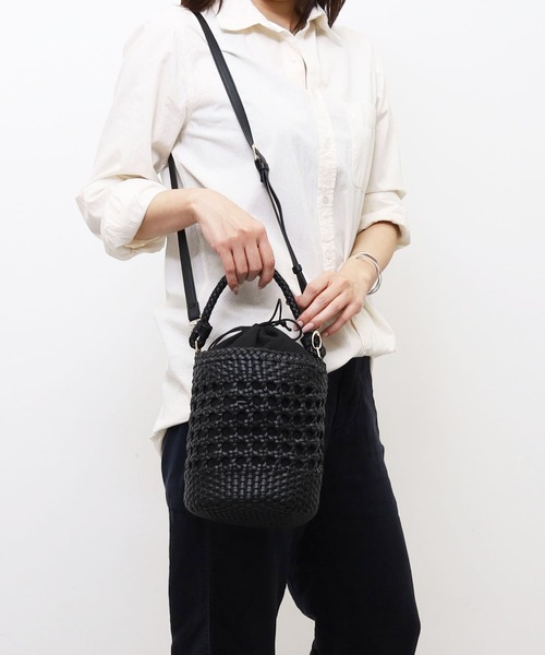 クーコ COOCO フェイクレザーメッシュバケツ型2WAYバッグ （アイボリー） クーコ] ハンドバッグ フェイクレザーメッシュバケツ型2WAYバッグ