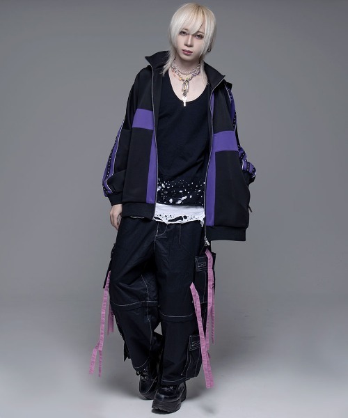 CIVARIZE（シヴァーライズ）の「『CIVARIZE/シヴァーライズ』フード付きスタッズライン切り替えトラックジャケット（パーカー・メンズ・ブラック×パープル/ブラック×ホワイト・FREE）」の6枚目の写真