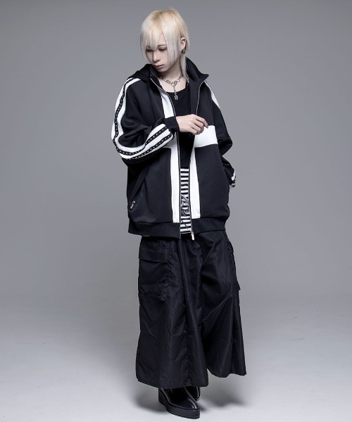 CIVARIZE（シヴァーライズ）の「『CIVARIZE/シヴァーライズ』フード付きスタッズライン切り替えトラックジャケット（パーカー・メンズ・ブラック×パープル/ブラック×ホワイト・FREE）」の12枚目の写真