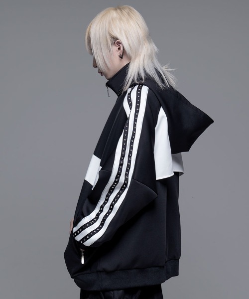 CIVARIZE（シヴァーライズ）の「『CIVARIZE/シヴァーライズ』フード付きスタッズライン切り替えトラックジャケット（パーカー・メンズ・ブラック×パープル/ブラック×ホワイト・FREE）」の9枚目の写真