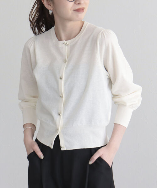 fredy emue（フレディエミュ）の「ハートボタン シアーカーディガン（カーディガン/ボレロ・レディース・オフホワイト/オレンジ/サックスブルー/ネイビー・38）」の2枚目の写真