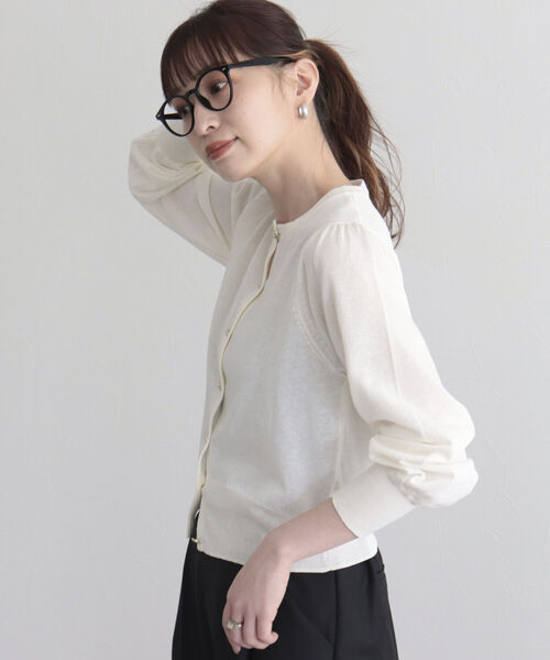 fredy emue（フレディエミュ）の「ハートボタン シアーカーディガン（カーディガン/ボレロ・レディース・オフホワイト/オレンジ/サックスブルー/ネイビー・38）」の5枚目の写真