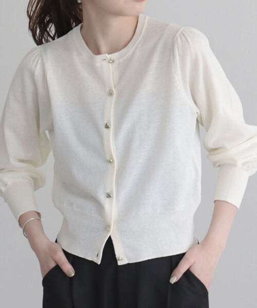 fredy emue（フレディエミュ）の「ハートボタン シアーカーディガン（カーディガン/ボレロ・レディース・オフホワイト/オレンジ/サックスブルー/ネイビー・38）」の7枚目の写真