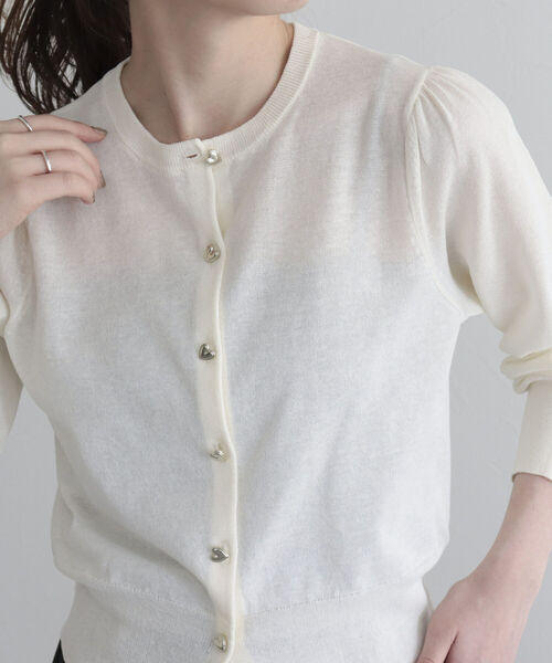 fredy emue（フレディエミュ）の「ハートボタン シアーカーディガン（カーディガン/ボレロ・レディース・オフホワイト/オレンジ/サックスブルー/ネイビー・38）」の9枚目の写真