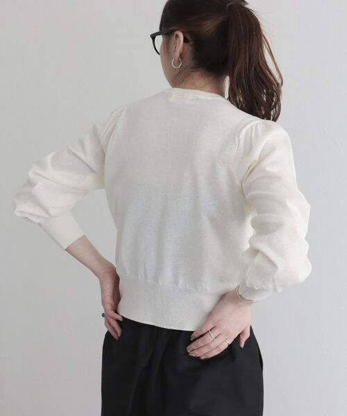 fredy emue（フレディエミュ）の「ハートボタン シアーカーディガン（カーディガン/ボレロ・レディース・オフホワイト/オレンジ/サックスブルー/ネイビー・38）」の12枚目の写真