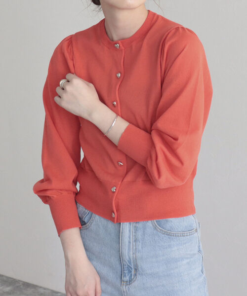 fredy emue（フレディエミュ）の「ハートボタン シアーカーディガン（カーディガン/ボレロ・レディース・オフホワイト/オレンジ/サックスブルー/ネイビー・38）」の18枚目の写真