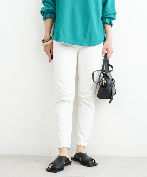 Fabby fabby（ファビィーファビィー）の「クロストングフラットサンダル（サンダル・レディース・オフホワイト/ブラック/ライトベージュ・LARGE/MEDIUM/SMALL）」の6枚目の写真