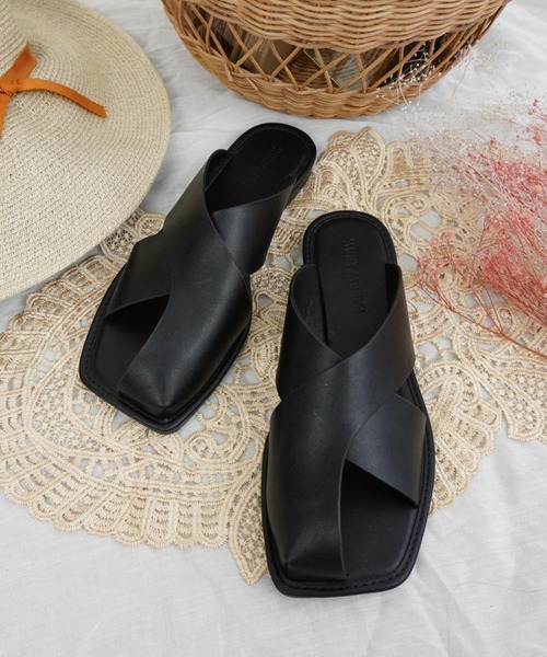 Fabby fabby（ファビィーファビィー）の「クロストングフラットサンダル（サンダル・レディース・オフホワイト/ブラック/ライトベージュ・LARGE/MEDIUM/SMALL）」の10枚目の写真