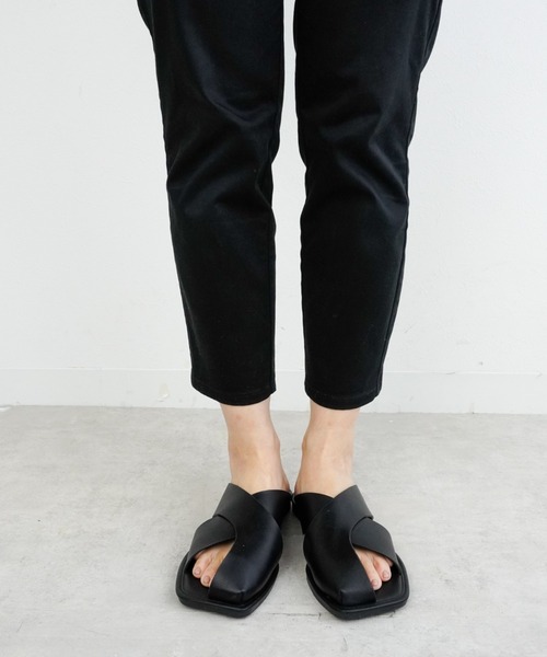 Fabby fabby（ファビィーファビィー）の「クロストングフラットサンダル（サンダル・レディース・オフホワイト/ブラック/ライトベージュ・LARGE/MEDIUM/SMALL）」の11枚目の写真