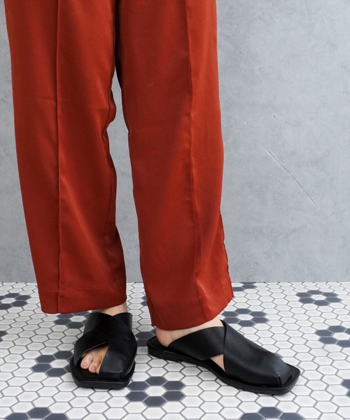 Fabby fabby（ファビィーファビィー）の「クロストングフラットサンダル（サンダル・レディース・オフホワイト/ブラック/ライトベージュ・LARGE/MEDIUM/SMALL）」の13枚目の写真