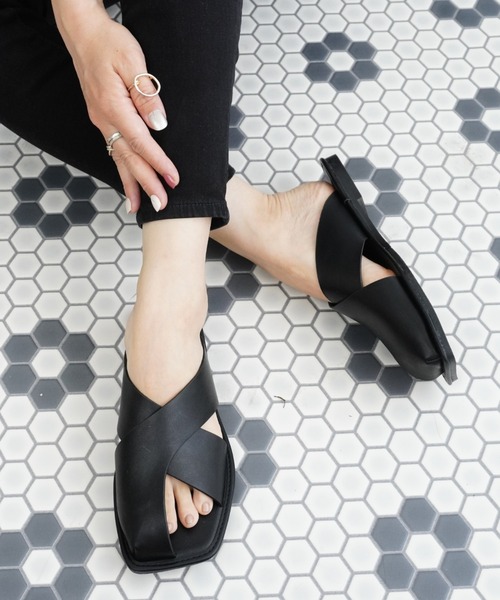 Fabby fabby（ファビィーファビィー）の「クロストングフラットサンダル（サンダル・レディース・オフホワイト/ブラック/ライトベージュ・LARGE/MEDIUM/SMALL）」の14枚目の写真