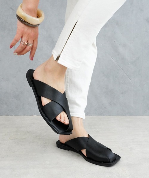 Fabby fabby（ファビィーファビィー）の「クロストングフラットサンダル（サンダル・レディース・オフホワイト/ブラック/ライトベージュ・LARGE/MEDIUM/SMALL）」の15枚目の写真