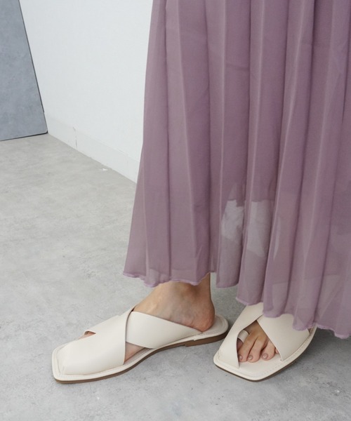 Fabby fabby（ファビィーファビィー）の「クロストングフラットサンダル（サンダル・レディース・オフホワイト/ブラック/ライトベージュ・LARGE/MEDIUM/SMALL）」の21枚目の写真