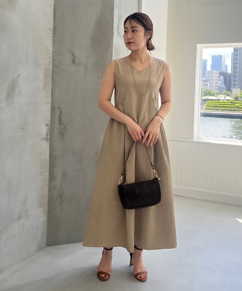 皺加工ギャザーノースリワンピース