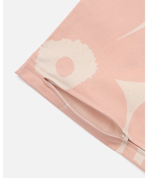 marimekko(マリメッコ)の「Pieni Unikko / cushion cover 50 x 50 cm(クッション/クッションカバー・レディース・ベビーピンク・FREE)」の4枚目の写真
