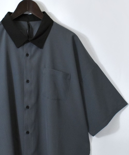 おしゃれスタ(オシャレスタ)の「ポリストレッチ クレリック レギュラーカラー半袖ビッグシャツ【IR】(シャツ/ブラウス・メンズ・ネイビー/サックスブルー/パープル/ブラック/チャコールグレー/ホワイト/グレイッシュベージュ/グリーン・L/XL/M)」の4枚目の写真