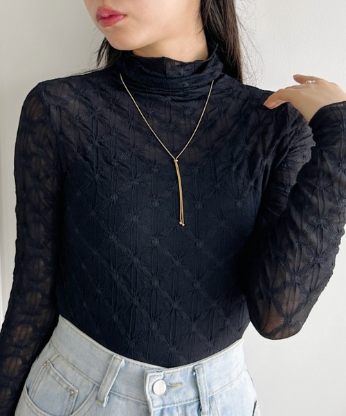 Loueme(ルエム)の「デザインレースハイネックシアートップス(Tシャツ/カットソー・レディース・ブラック/アイボリー・FREE)」の2枚目の写真