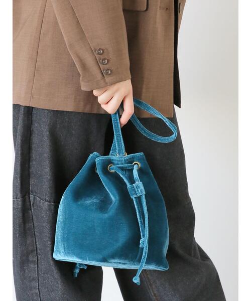 ehka sopo（エヘカソポ）の「ベロア巾着バッグ（ハンドバッグ・レディース・ベージュ/ブルー/ブラック・F）」の3枚目の写真