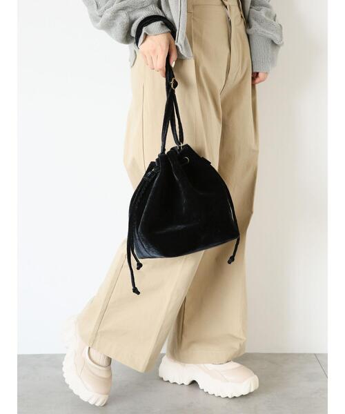 ehka sopo（エヘカソポ）の「ベロア巾着バッグ（ハンドバッグ・レディース・ベージュ/ブルー/ブラック・F）」の2枚目の写真