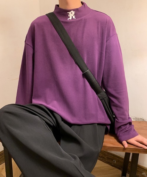 MGV(エムジーヴィー)の「イニシャルロゴモックネックロンT(Tシャツ/カットソー・メンズ・ベージュ/ダークグレー/ブラック/ホワイト/パープル・LARGE/X-LARGE/MEDIUM)」の5枚目の写真