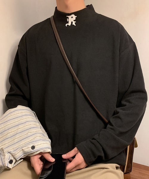MGV(エムジーヴィー)の「イニシャルロゴモックネックロンT(Tシャツ/カットソー・メンズ・ベージュ/ダークグレー/ブラック/ホワイト/パープル・LARGE/X-LARGE/MEDIUM)」の7枚目の写真
