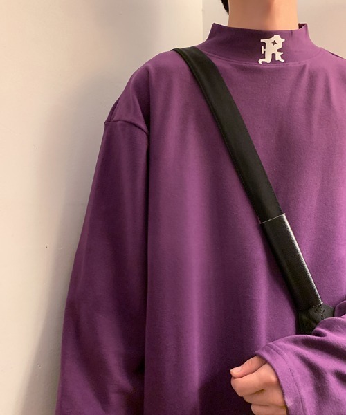 MGV(エムジーヴィー)の「イニシャルロゴモックネックロンT(Tシャツ/カットソー・メンズ・ベージュ/ダークグレー/ブラック/ホワイト/パープル・LARGE/X-LARGE/MEDIUM)」の8枚目の写真